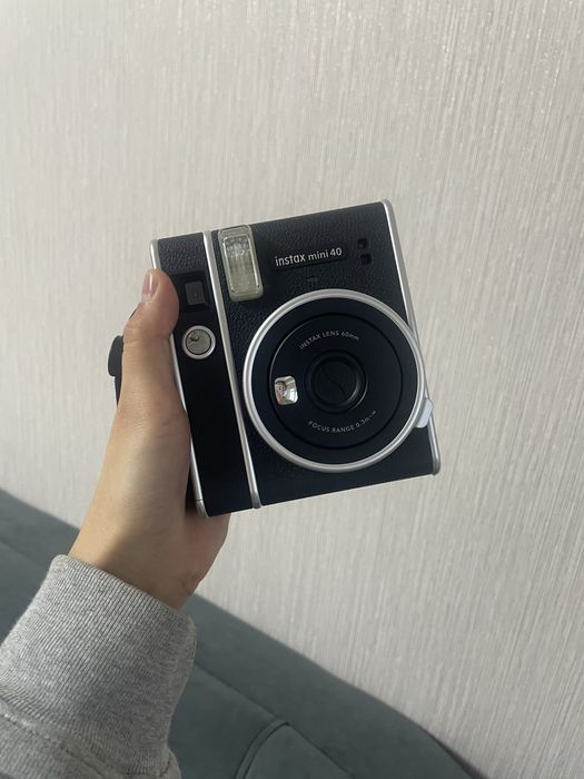 Продам фотоаппарат моментальной печати инстакс в винтажном стиле,