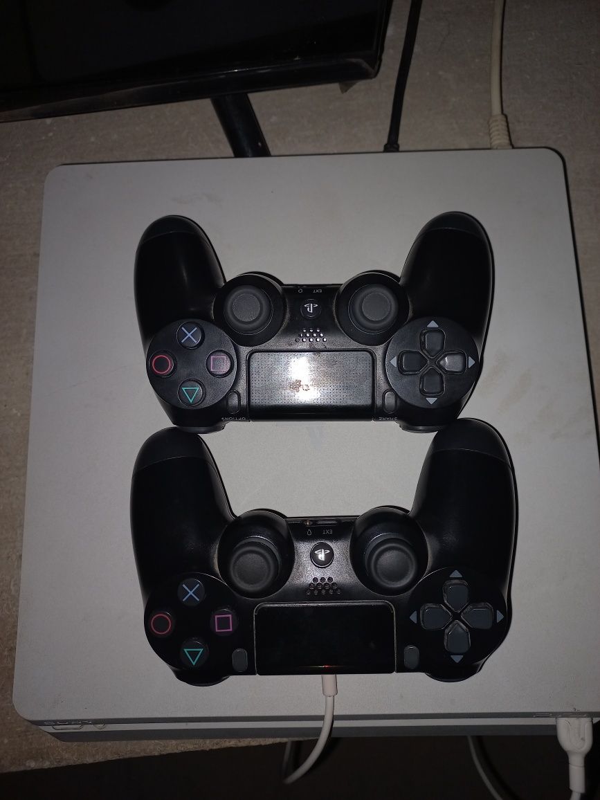 PS 4 slim 2 dona