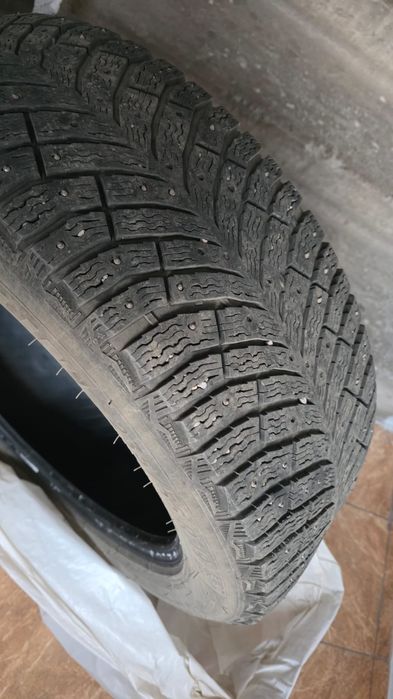 Продам шины на 19