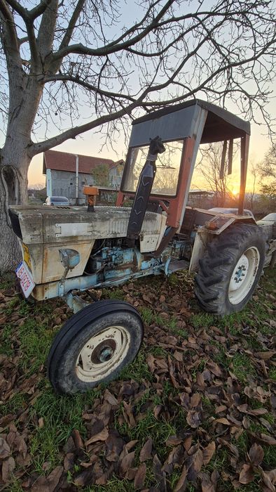 Tractor Lamborghini + remorcă.