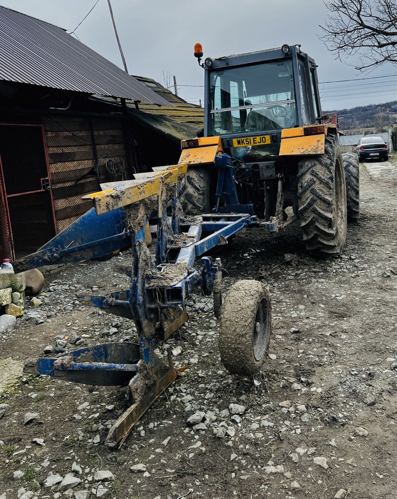 Tractor Renault 106.14 cu încărcător frontal