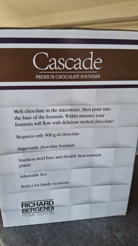 Cascadă ciocolată 150 lei.