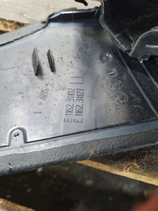 Consola centrala cotiera e116231102 BMW Seria 3 E90/E91/E92/E93  [din