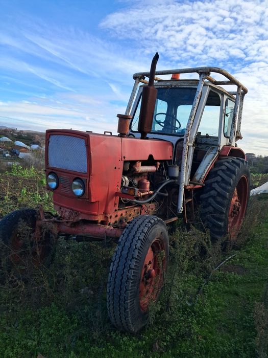 Продавам трактор ЮМЗ