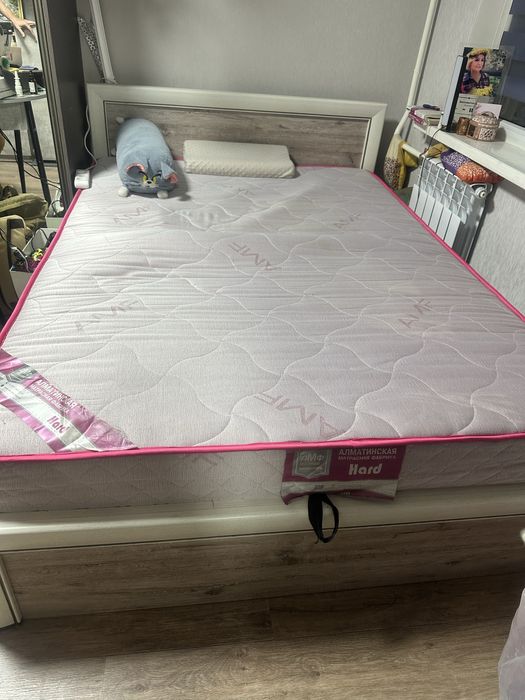 Кровать в отличном состоянии,матрас очень хороший.