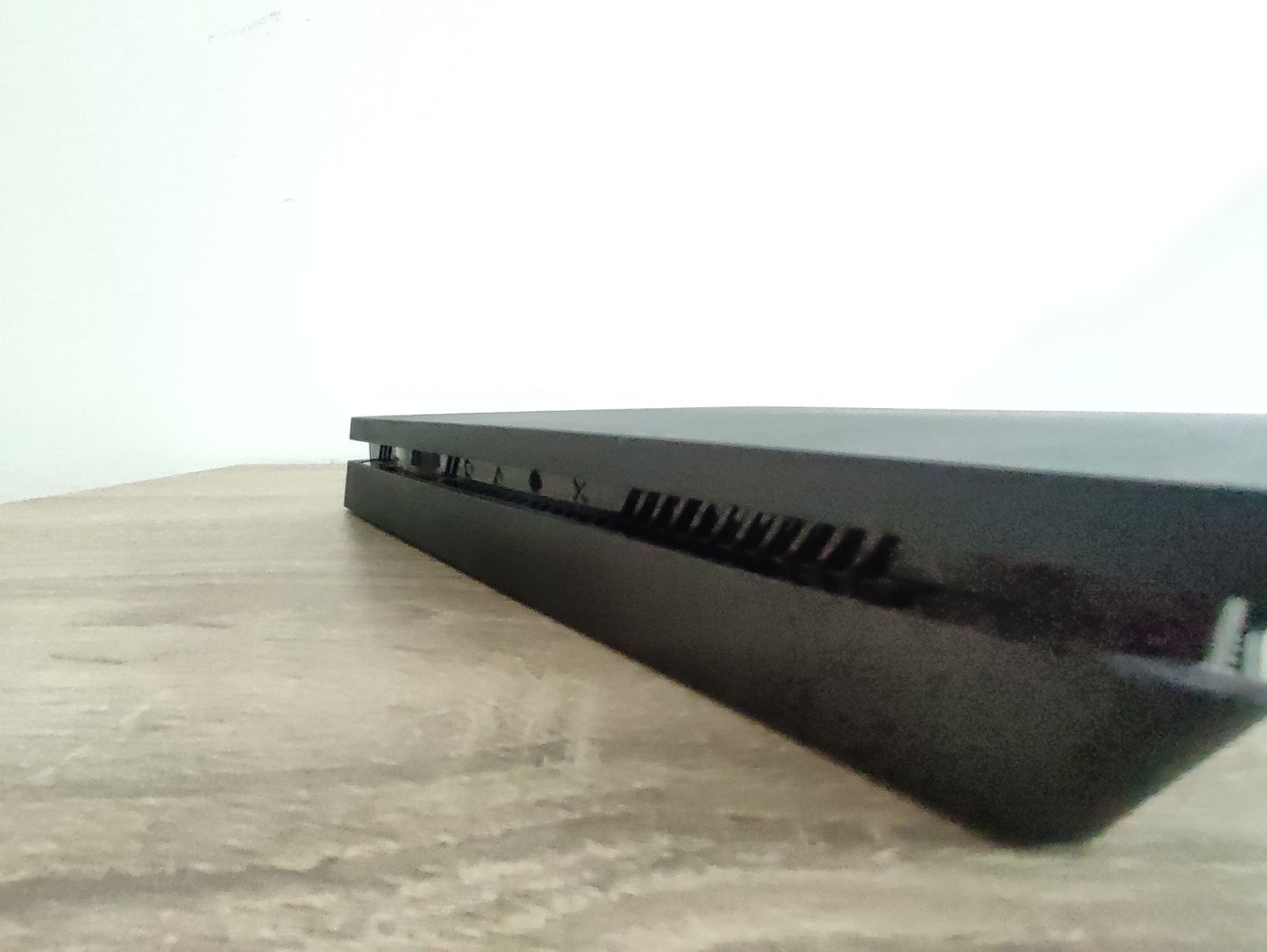 PS4 slim, почти не използван (може и бартер за Nintendo switch)