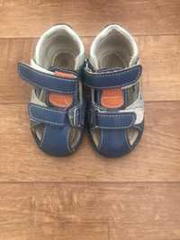 Продам обувь для мальчика 2 лет