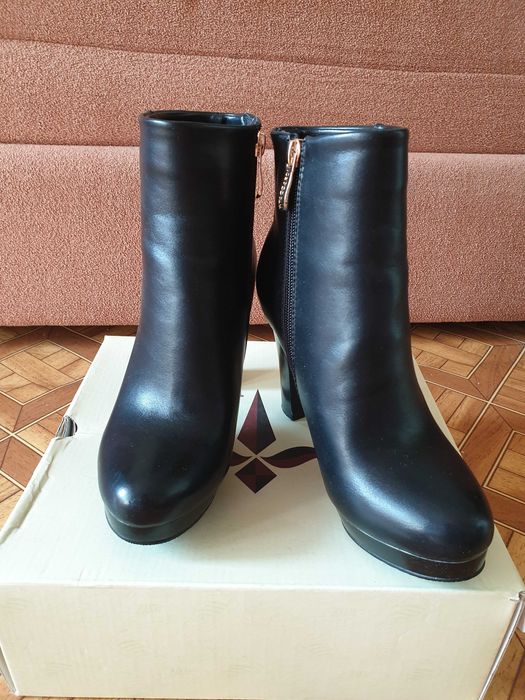 Продам осенние сапожки