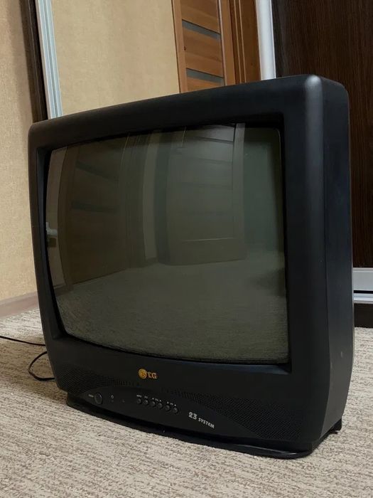 Телевизор старый LG работает