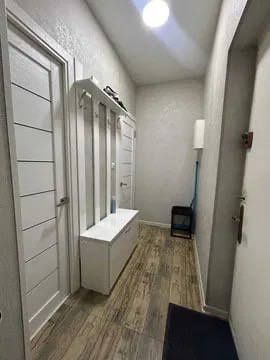 Срочно продаётся 1 ком. С мебелью и техникой. Чиланзар