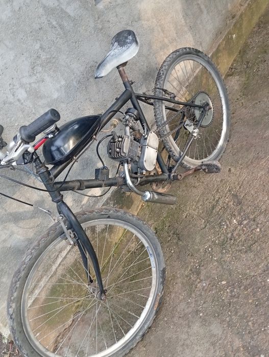 Bicicleta cu motor de 80 cc 2t