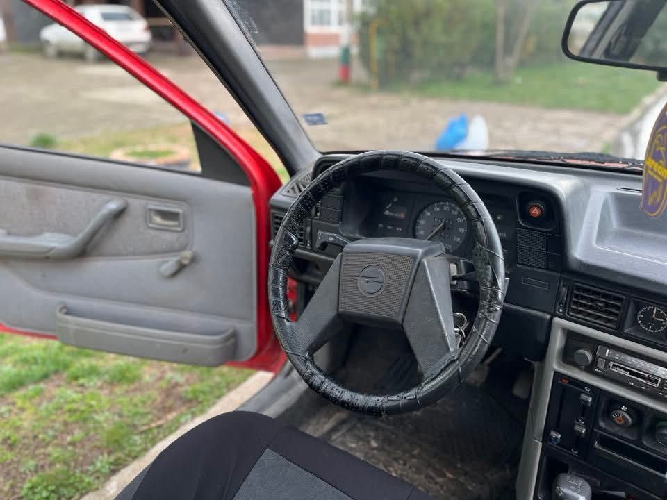 Opel Kadet 1.3 бензин