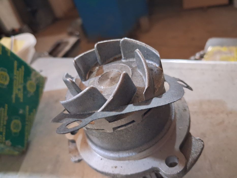 Продается помпа от Ваз 2114