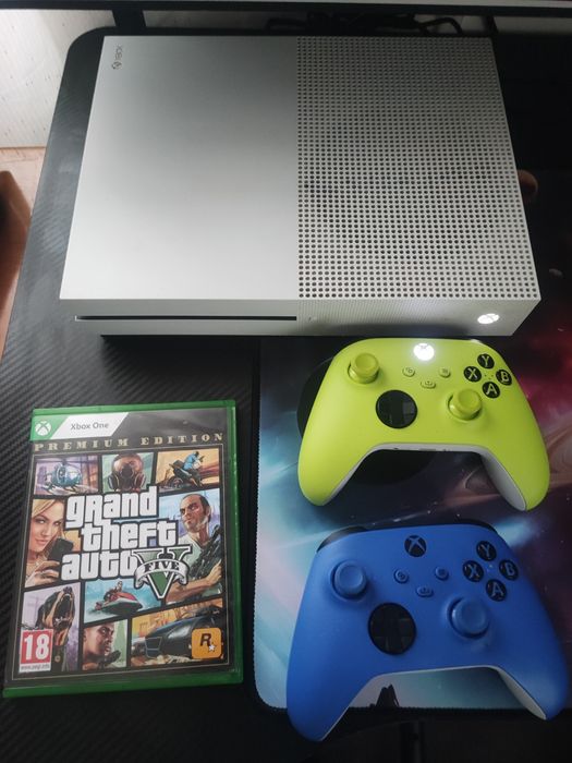 Vând consolă XBOX ONE S 1TB
