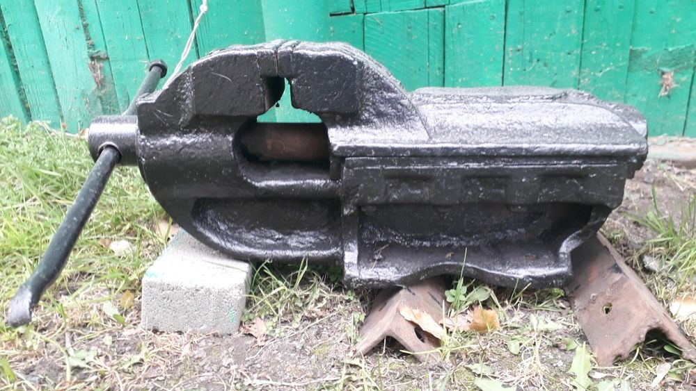 Продам тиски в отличном рабочем состоянии