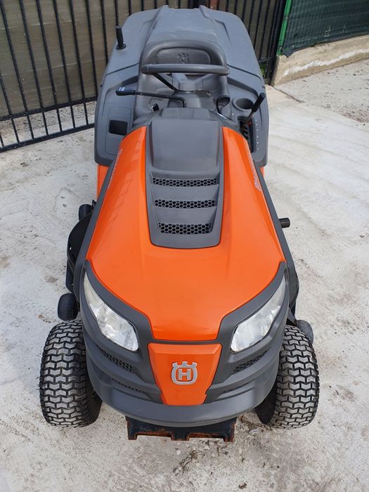 Tractoras de tuns iarba gazon Husqvarna TC 142T