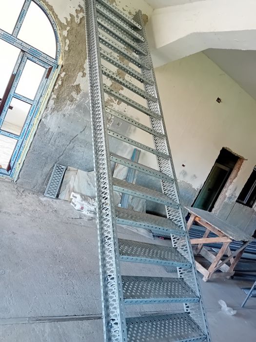 Scara metalica zincata din otel