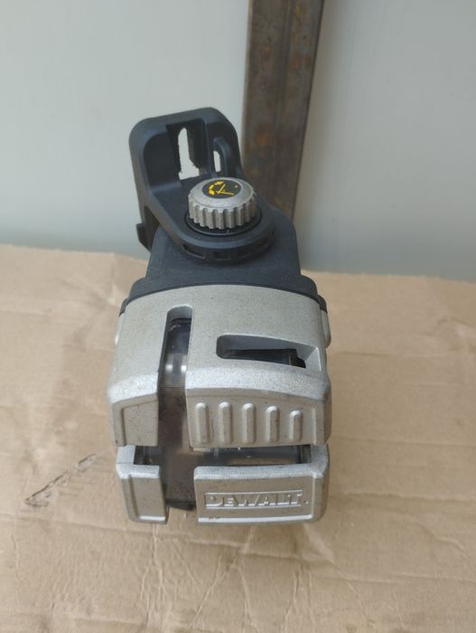 Laser dewalt lumina roșie