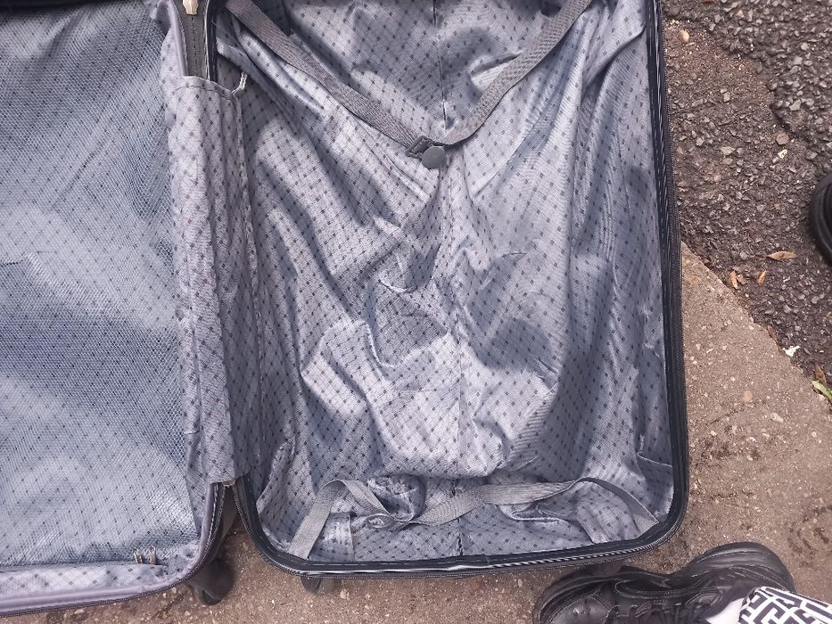 Troler cu roți singurul defect e puțin îndoit la cap