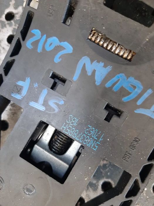 suport maner  sufa stanga fata vw tiguan 2012 5n0837885h