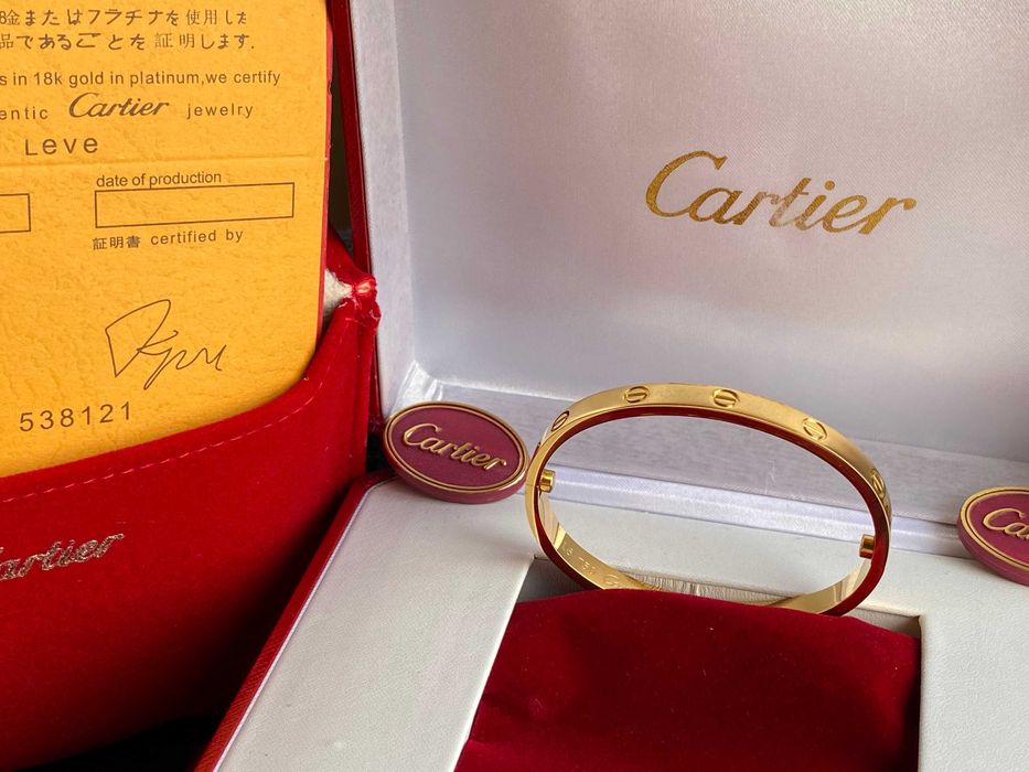 Brățara model Cartier Love Gold 18K