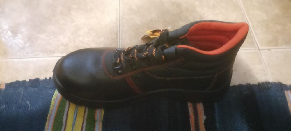 Работни обувки за строителството и др.