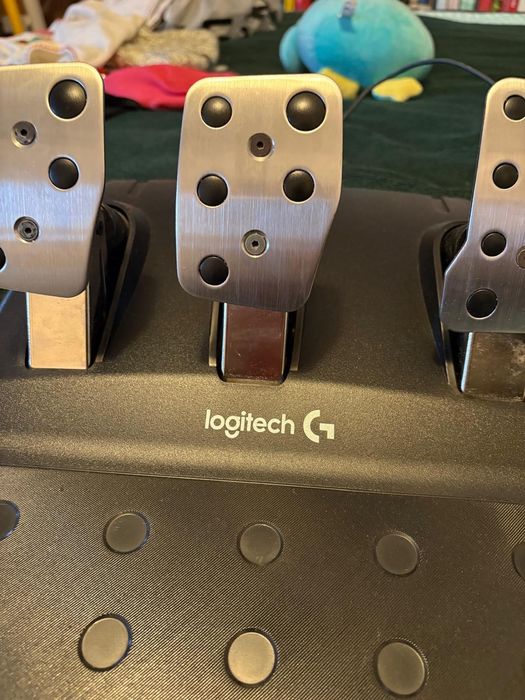 Volan Logitech cu pedale