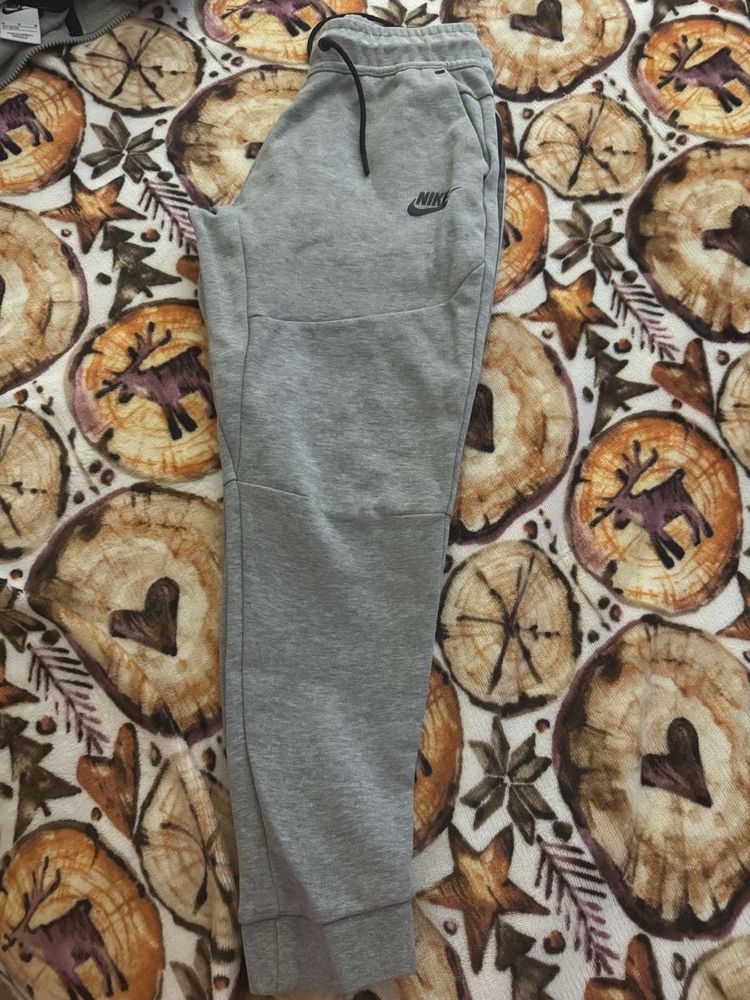 Детски анцунг Nike Tech Fleece