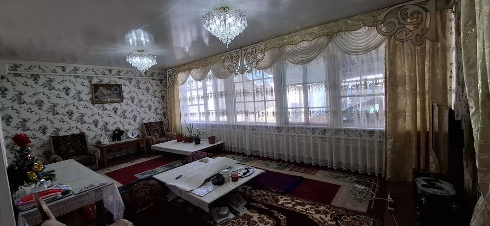 Ховли сотилади хамма щароитга эга