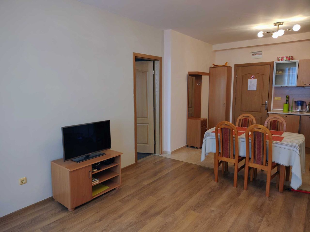 Продава се Двустаен апартамент в к.к. Слънчев бряг - 91 кв.м за 880 €/кв.м - Снимка #1
