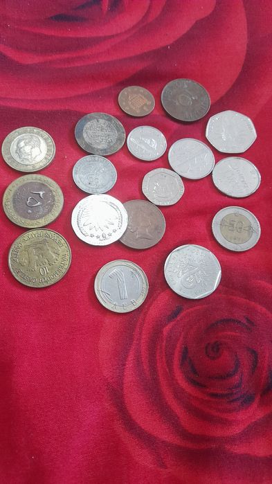 Vând monede ..aștept oferte..