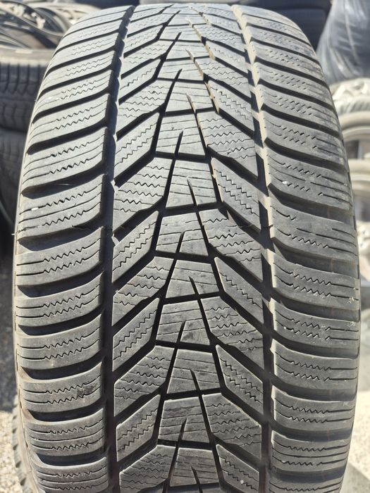 Skoda Superb L&K 19" 8JX19 ET44 + зимни гуми 235/40/19 Hankook