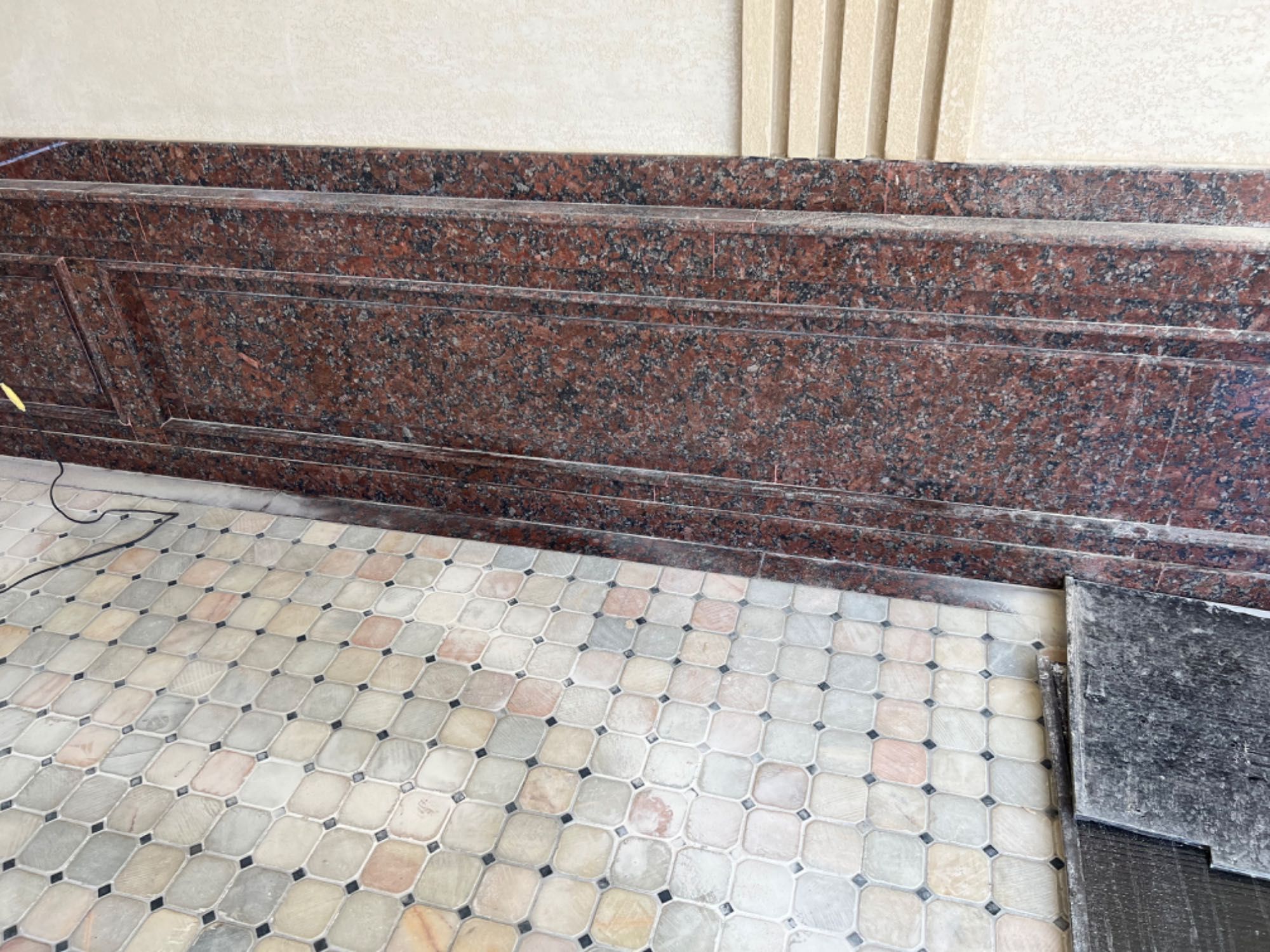 Травертин, цоколь, грарит, корка, металграни изедлия из нат-го камня