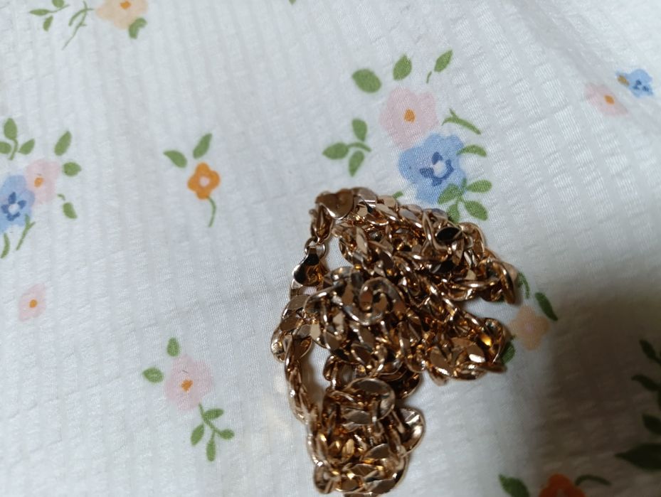 Продам цепь на шею сделана под золото красивым плет смотрится как золо