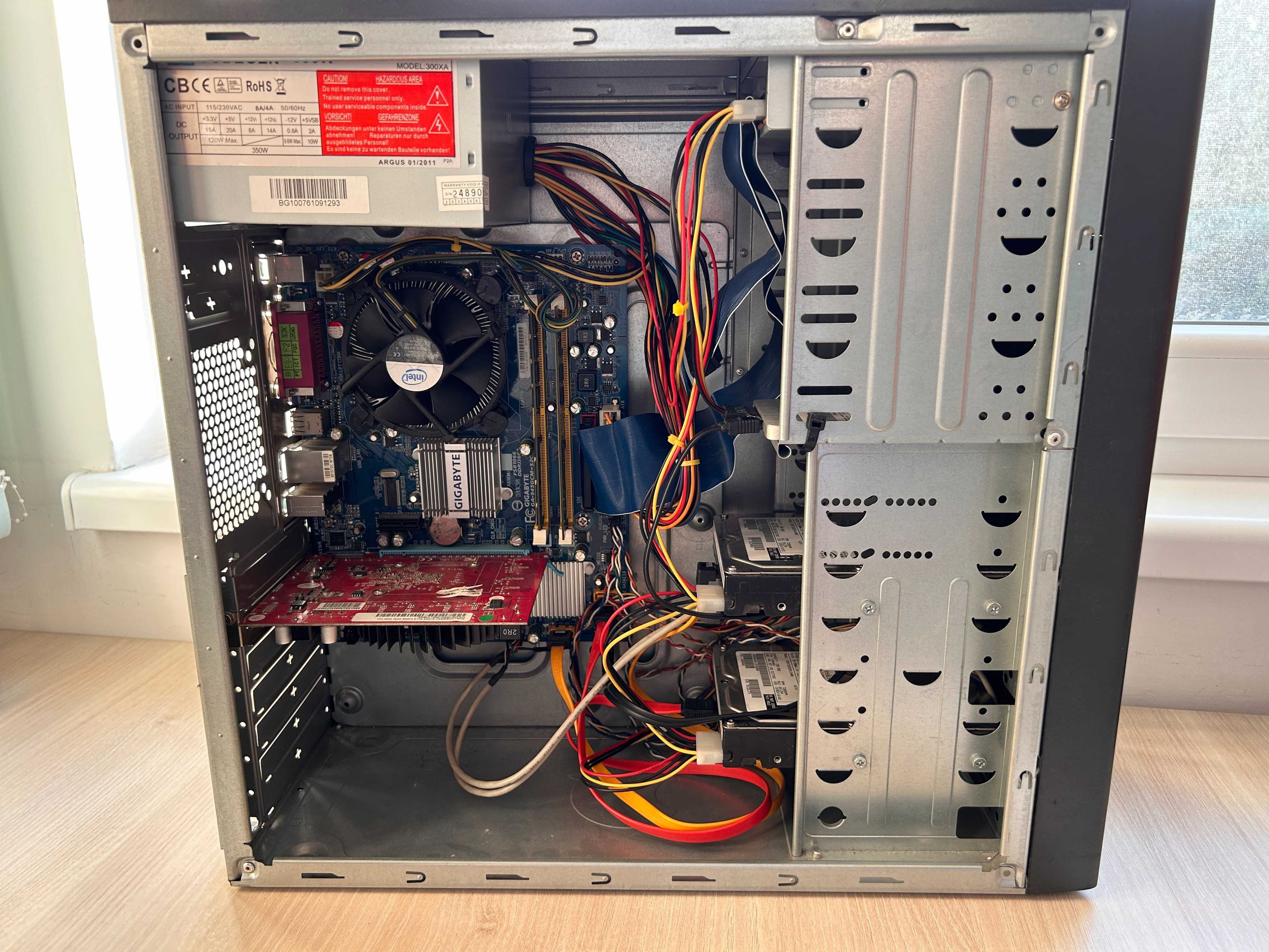 Продавам настолен компютър 128 GB SSD + 500GB HDD, 3GB RAM