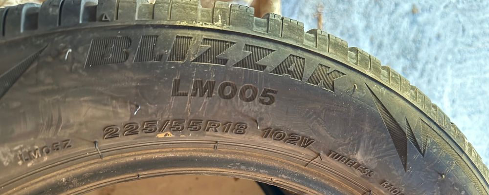 225/55/18 Bridgestone blizzak lm005