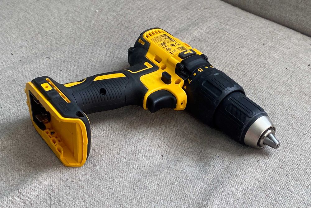 Masina de gaurit si insurubat cu percutie brushless Dewalt DCD778 corp