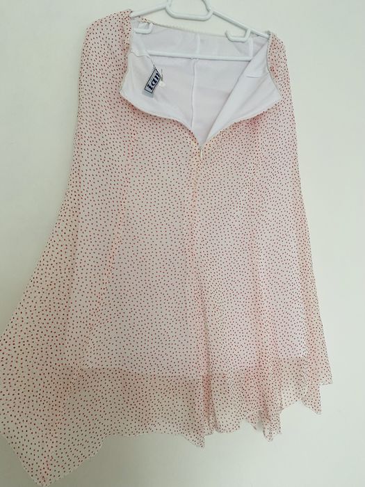 Costum damă fustă și bluză.