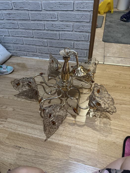 Продам 5 ти рожковую люстру