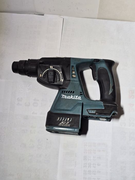 Безчетков перфоратор Makita DHR242