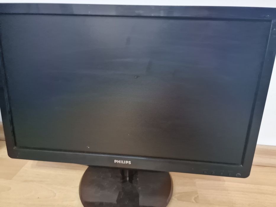 Два монитора Philips 19'