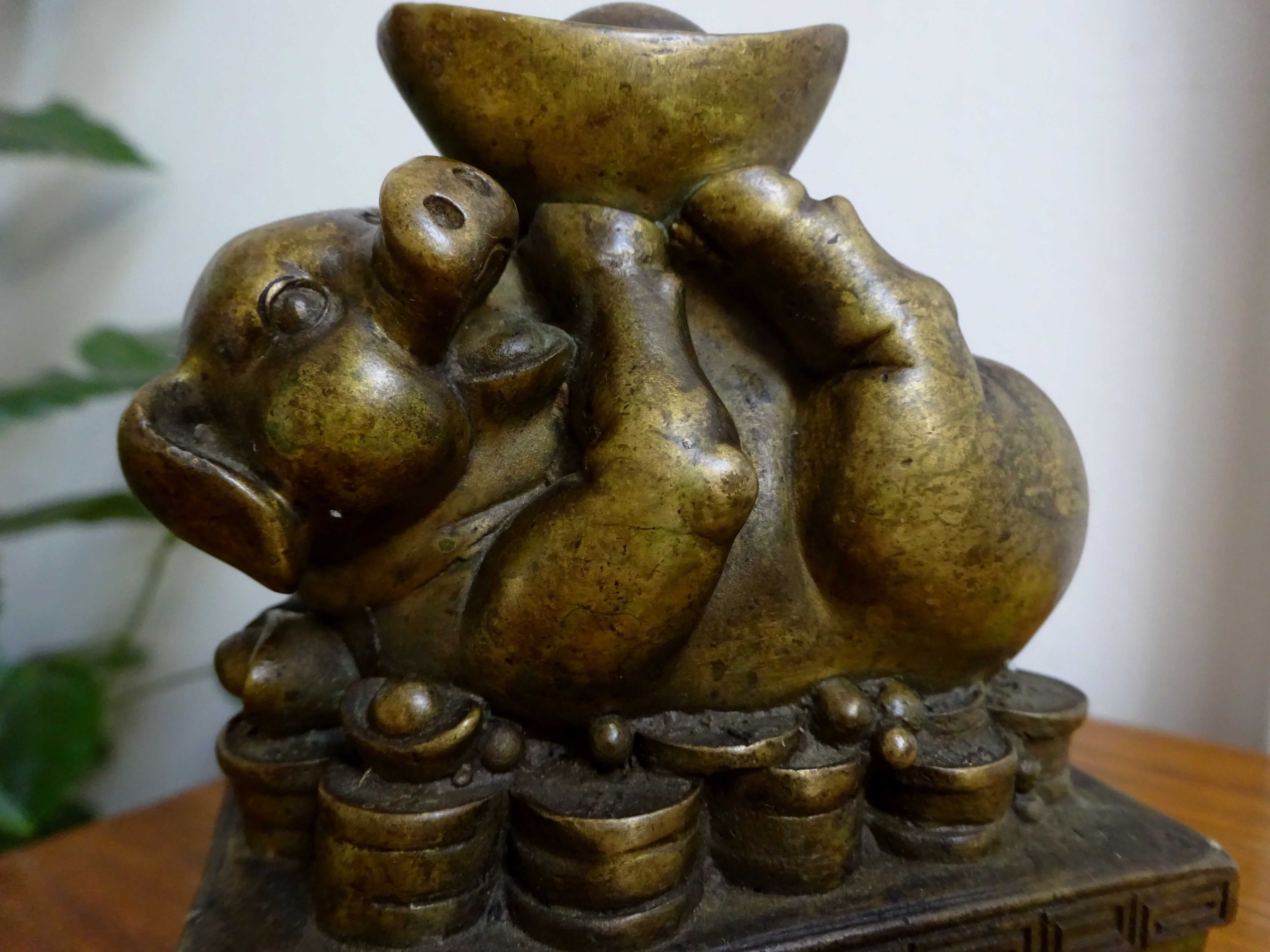 Porc mistret cu pepita pe monede - Statueta Feng Shui din bronz RARA