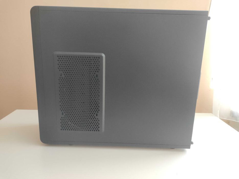 Mid-Tower кутия - Cooler Master N300