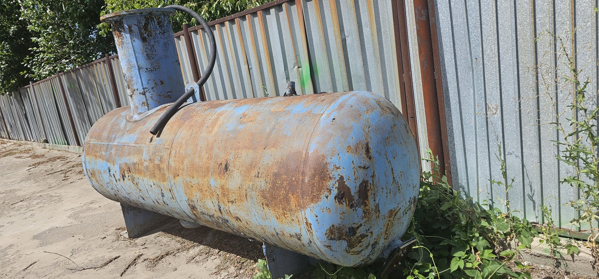 Цистерна бочка для воды и горючих