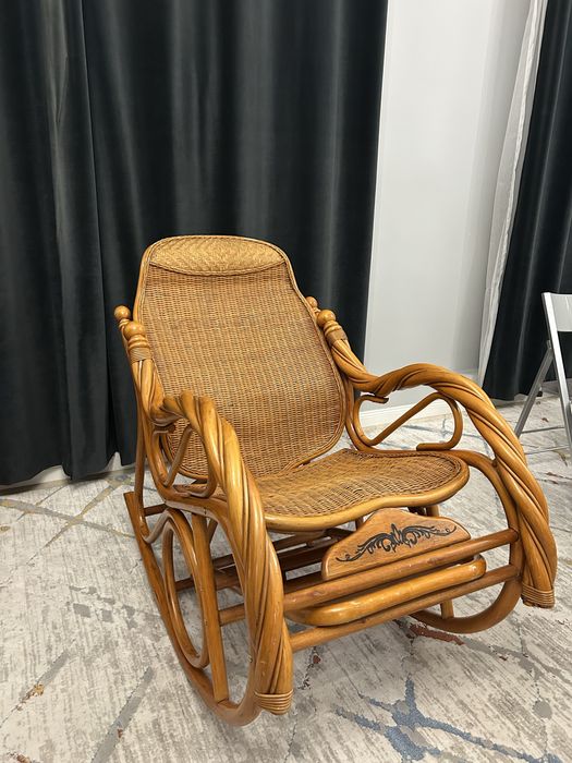 Ротанговое кресло-качалка