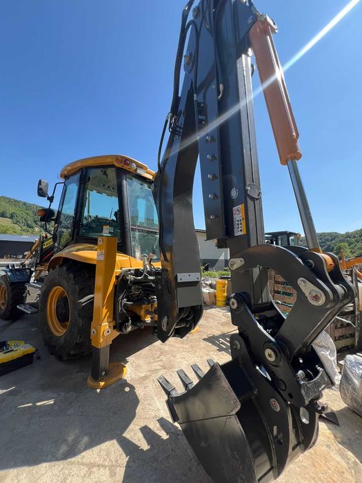 Buldoexcavator 9tone 4x4 cu brat telescopic