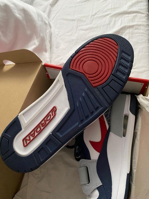 Adidasi Nike AirJordan.