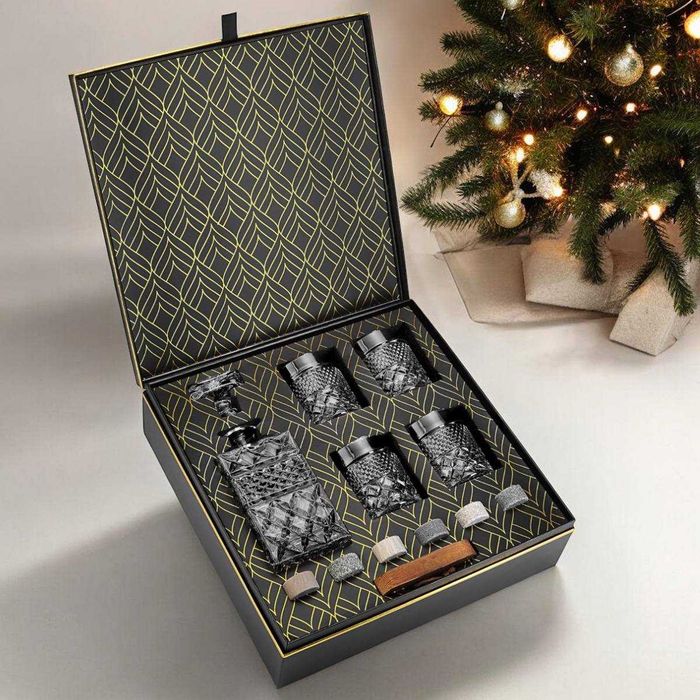 Set Cadou Whisky cu Sticla, 4 Pahare si Cuburi de Granit