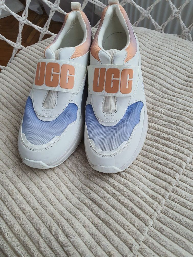 UGG clouds pantofi sport marimea 40