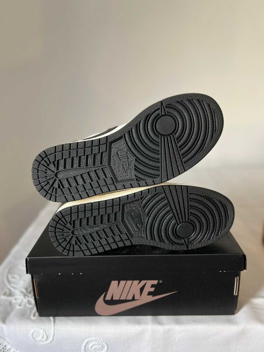 Jordan 1 Retro Low OG Mocha